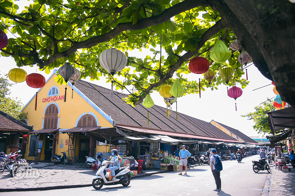 Hoi An Market is a great place to try multiple dishes in one visit.