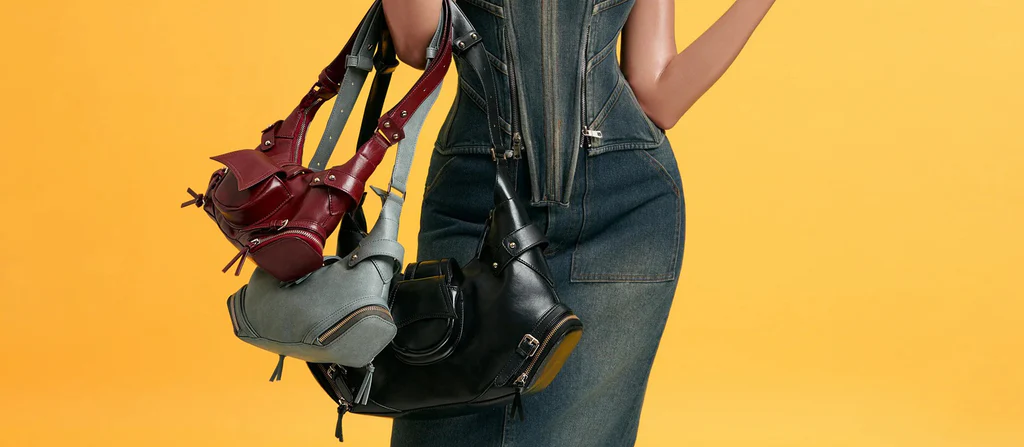 CHAUFIFTH focuses on minimalist bags with clean lines and neutral tones.